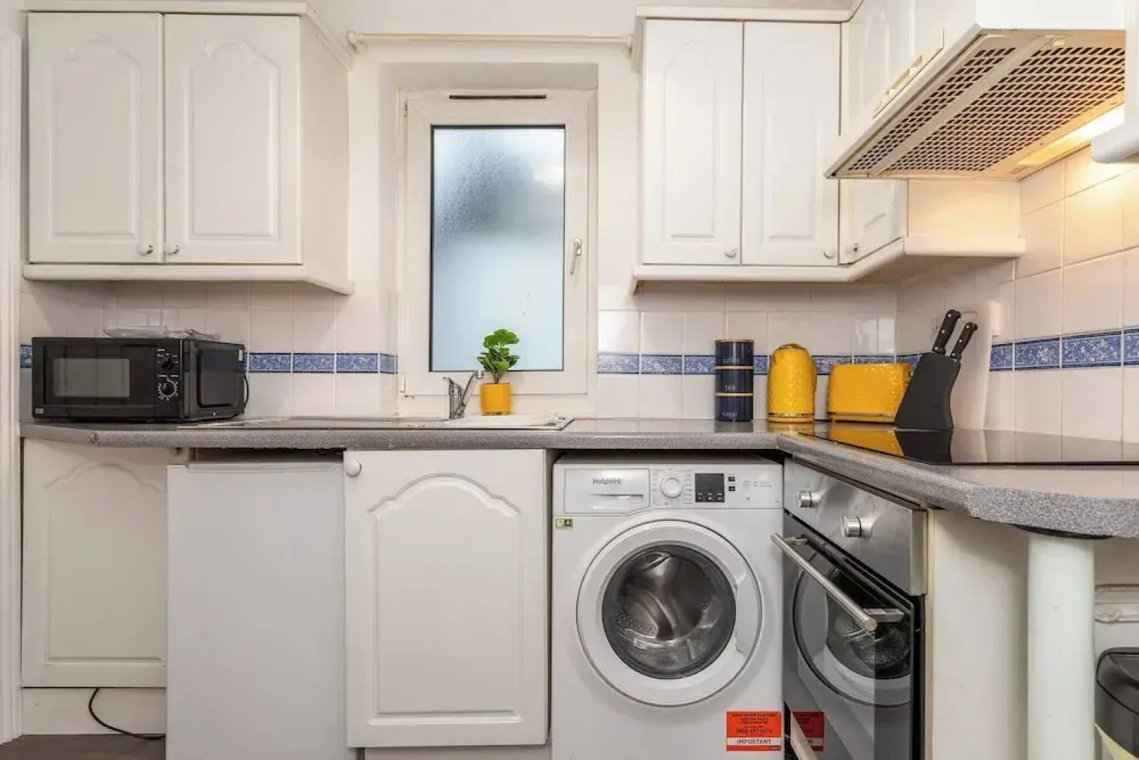 Sleek City Getaway - Walkable & Free Parking