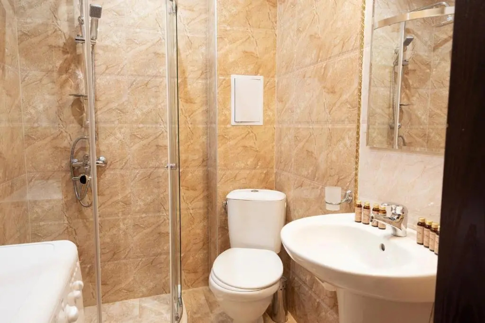 Green Paradise Deluxe Apartments