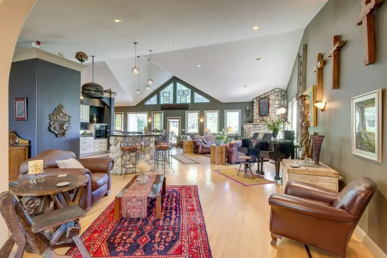 Riverfront Livingston House in Paradise Valley!