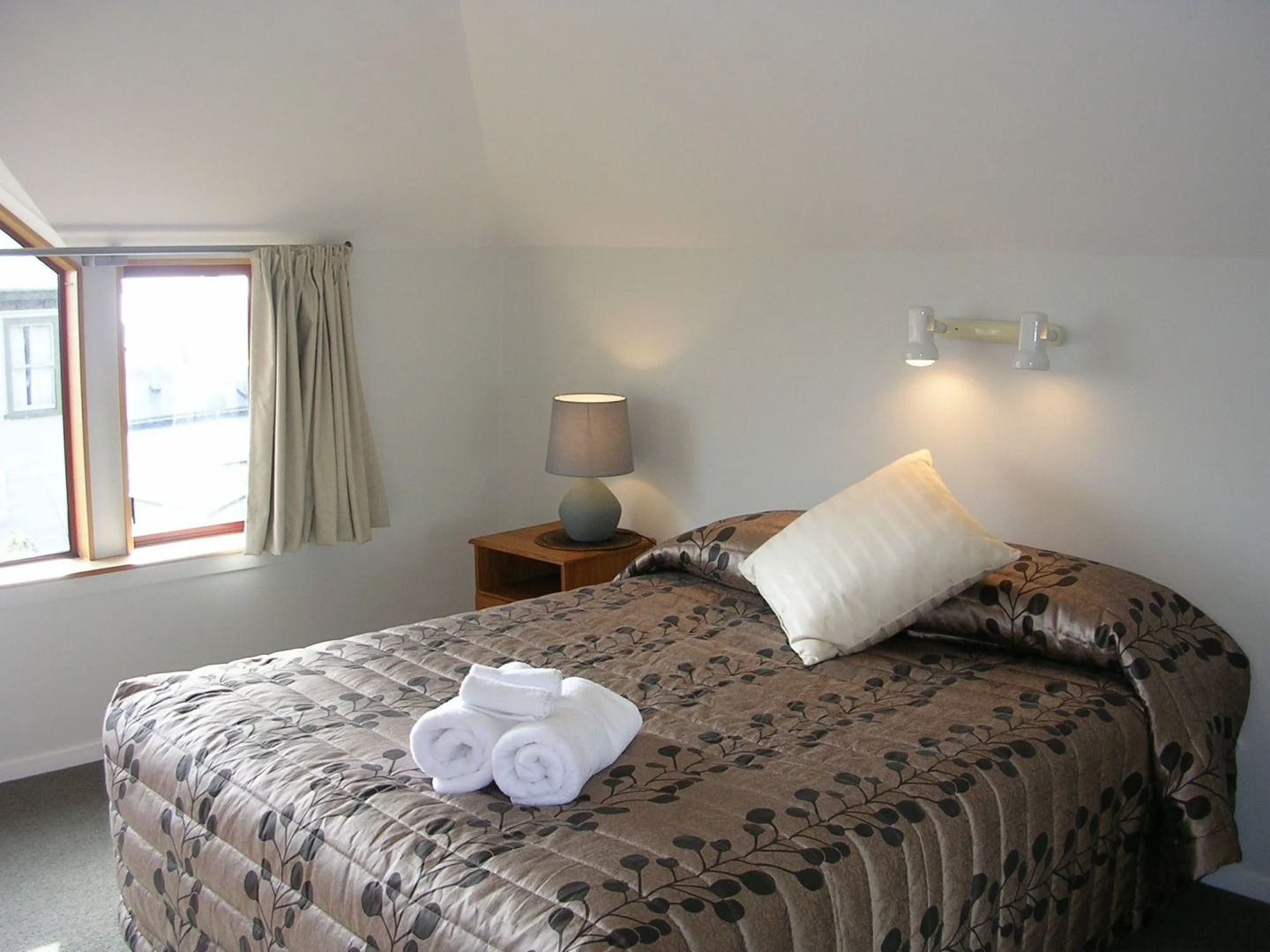 Les Troupes Apartments