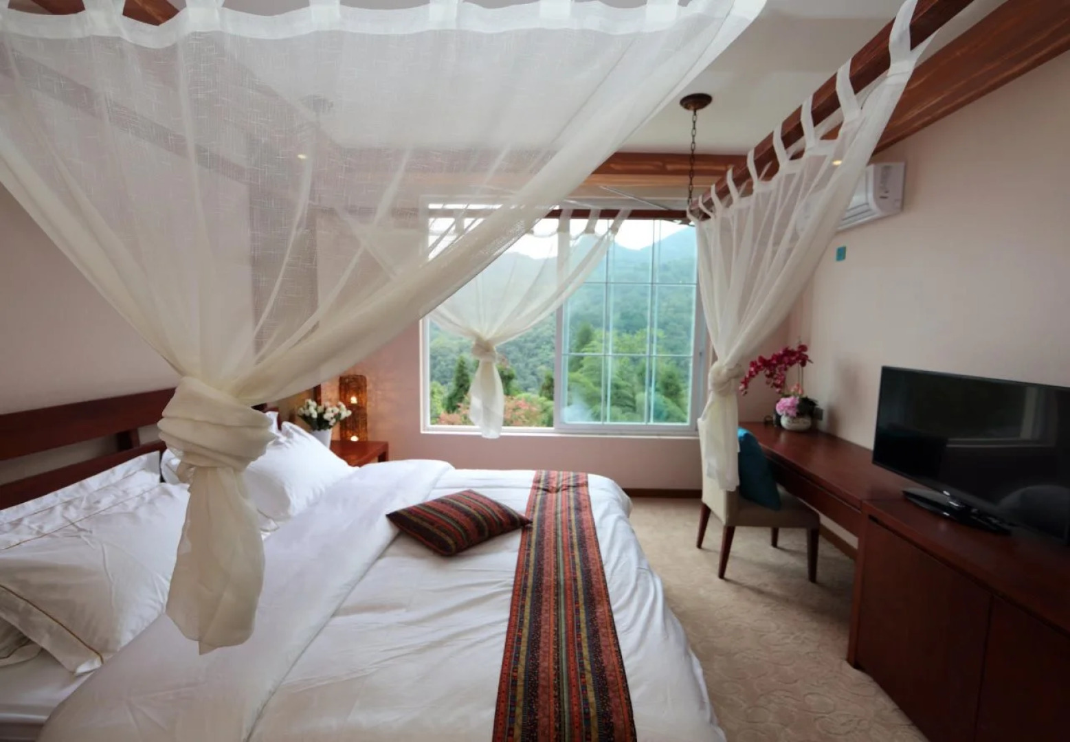 Panshan Tingquan Tuwo Holiday Resort