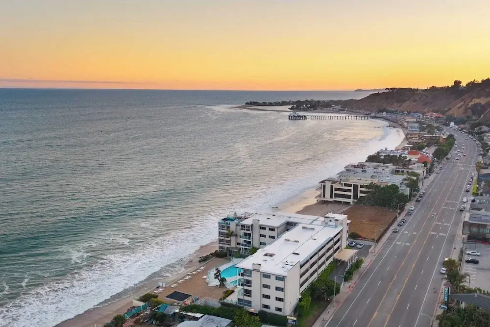 Oceanfront Gem w/ Balcony, Pool, Hot Tub & Carbon Beach Access Bluewater Haven by Avantstay