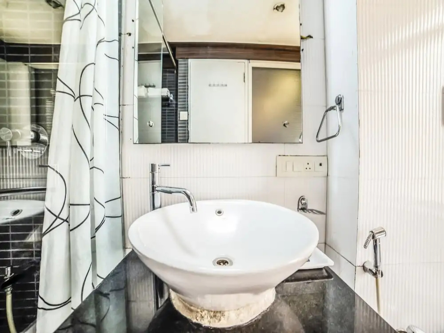 FabHotel Lakme Executive FC Road