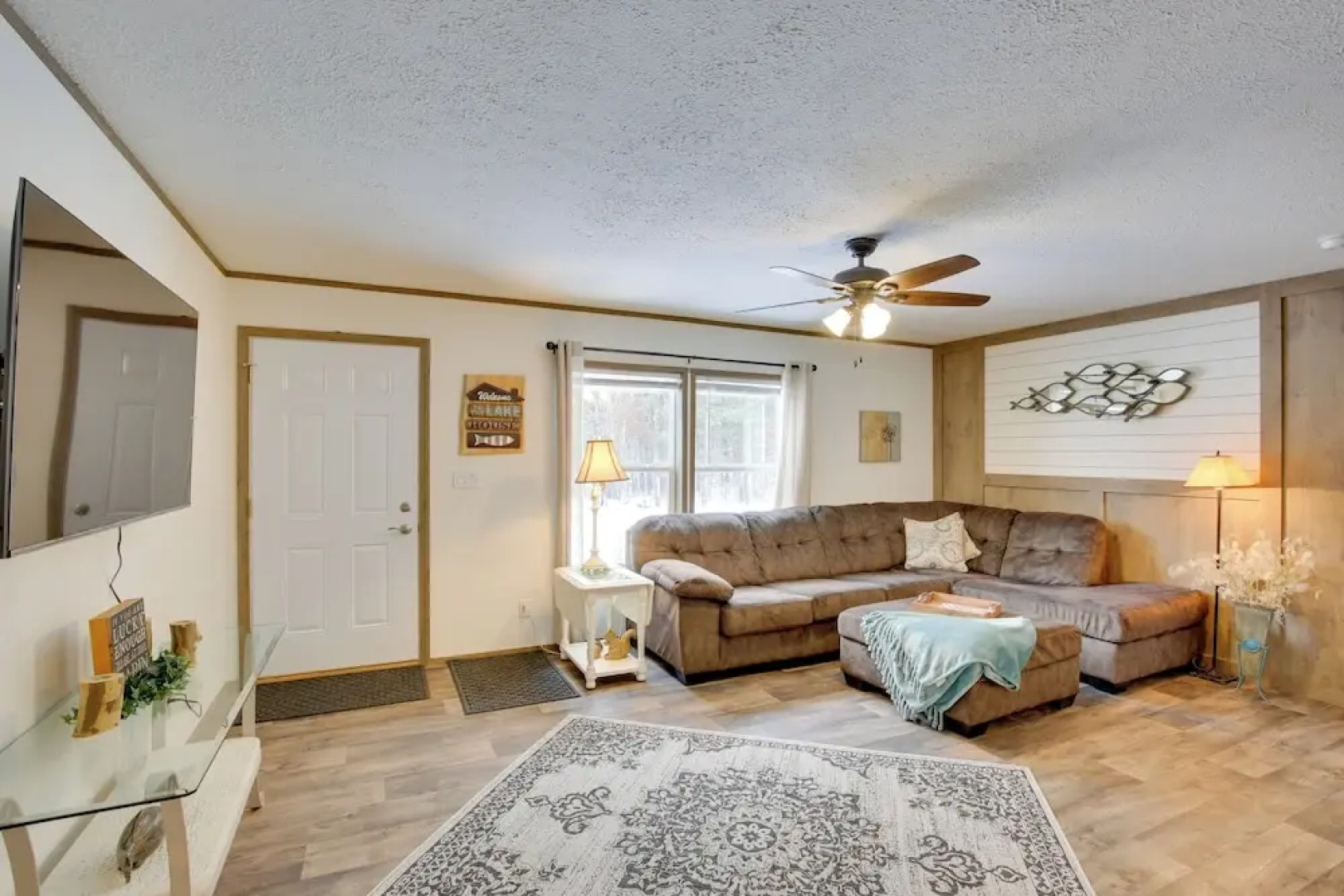 Stylish Chetek Hideaway w/ Lake + Dock Access!