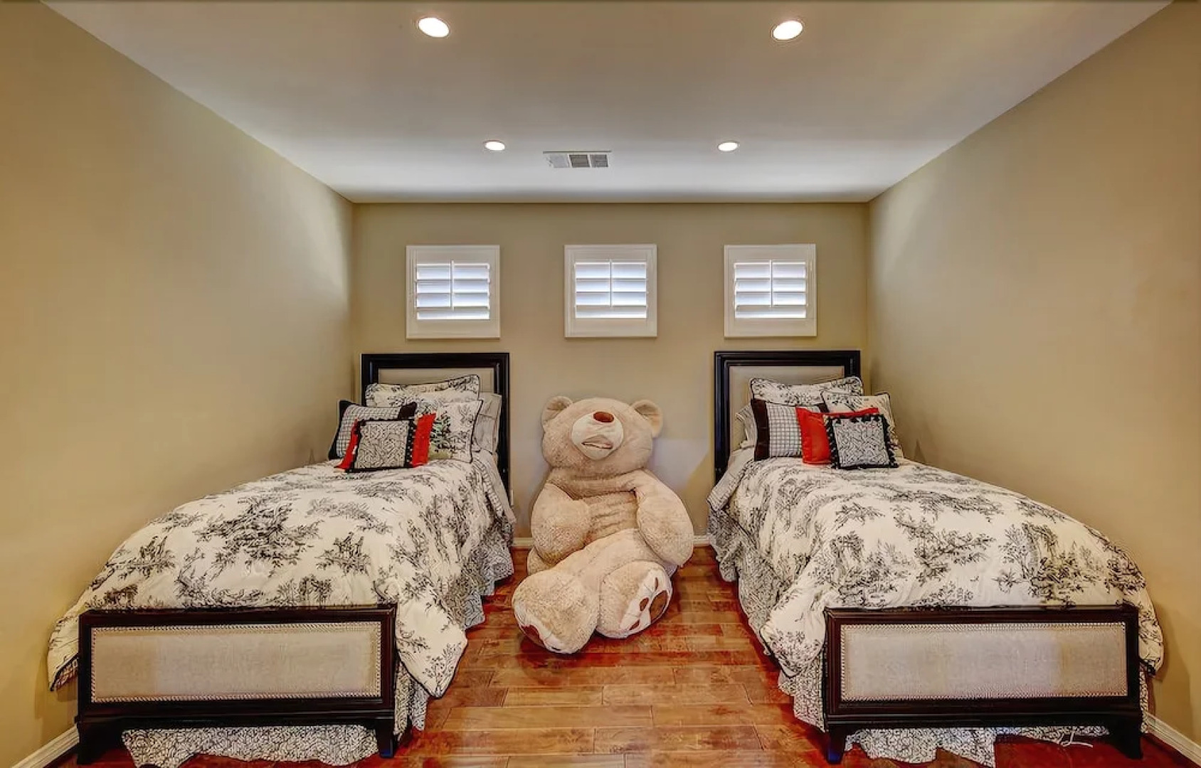 Apple Court - Four Bedroom Home