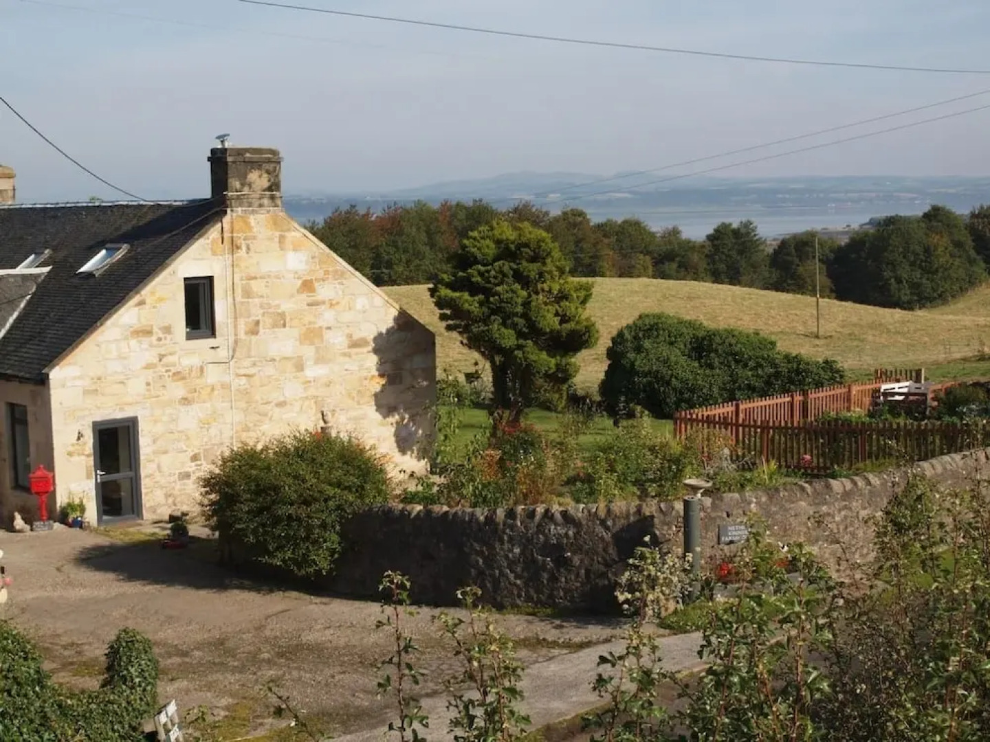 Beautiful 1-bed Barn Conversion Studio Apartment