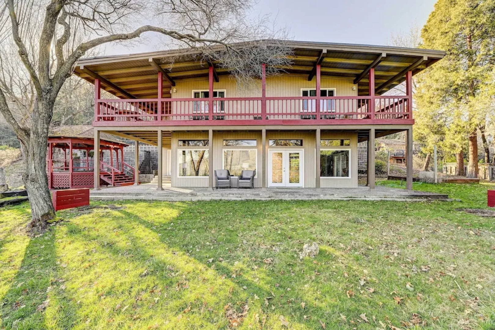 Pet-friendly Grants Pass Home w/ Hot Tub!