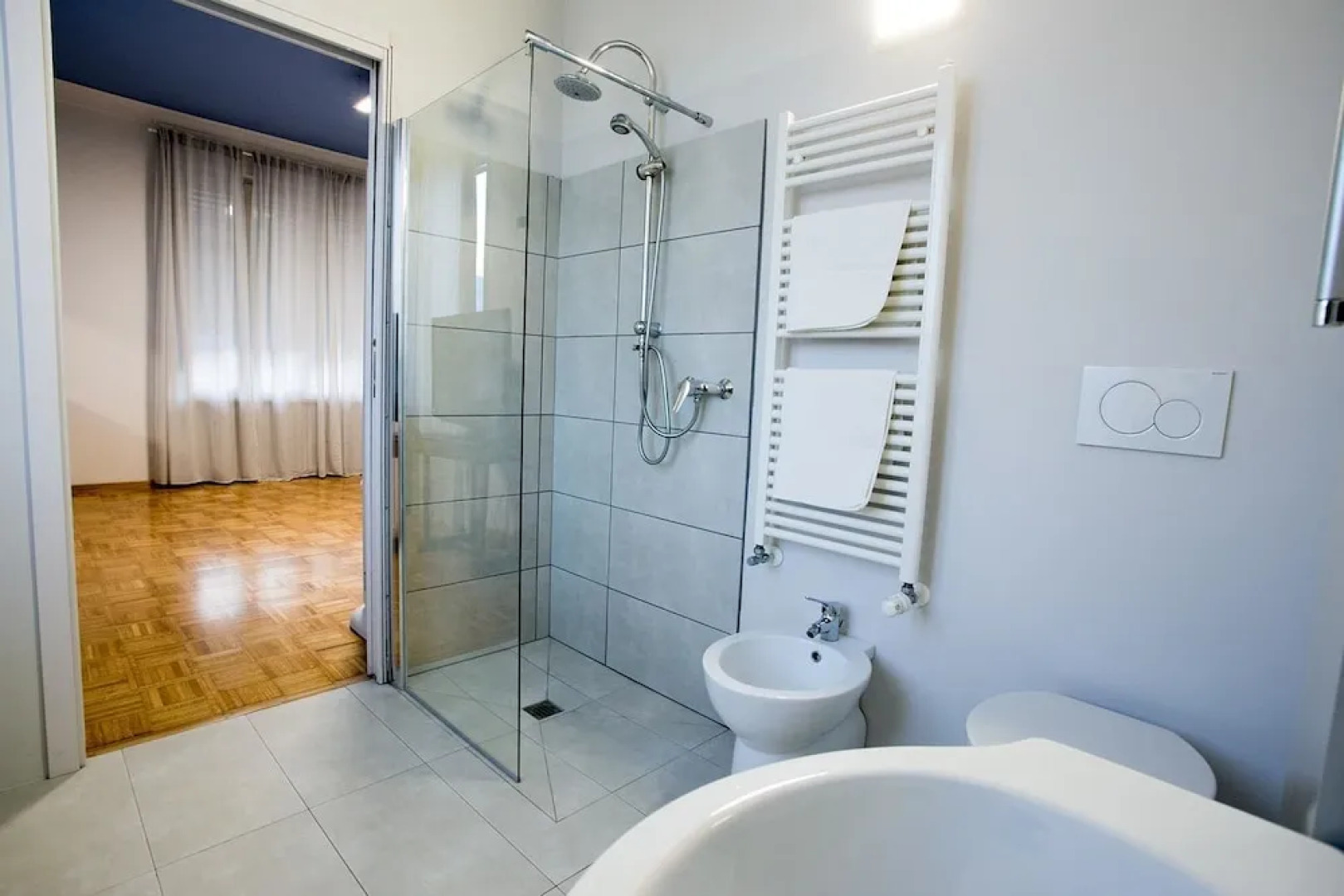 Boulevard 900 - Comfort and Style - Entire Structure 12 Beds