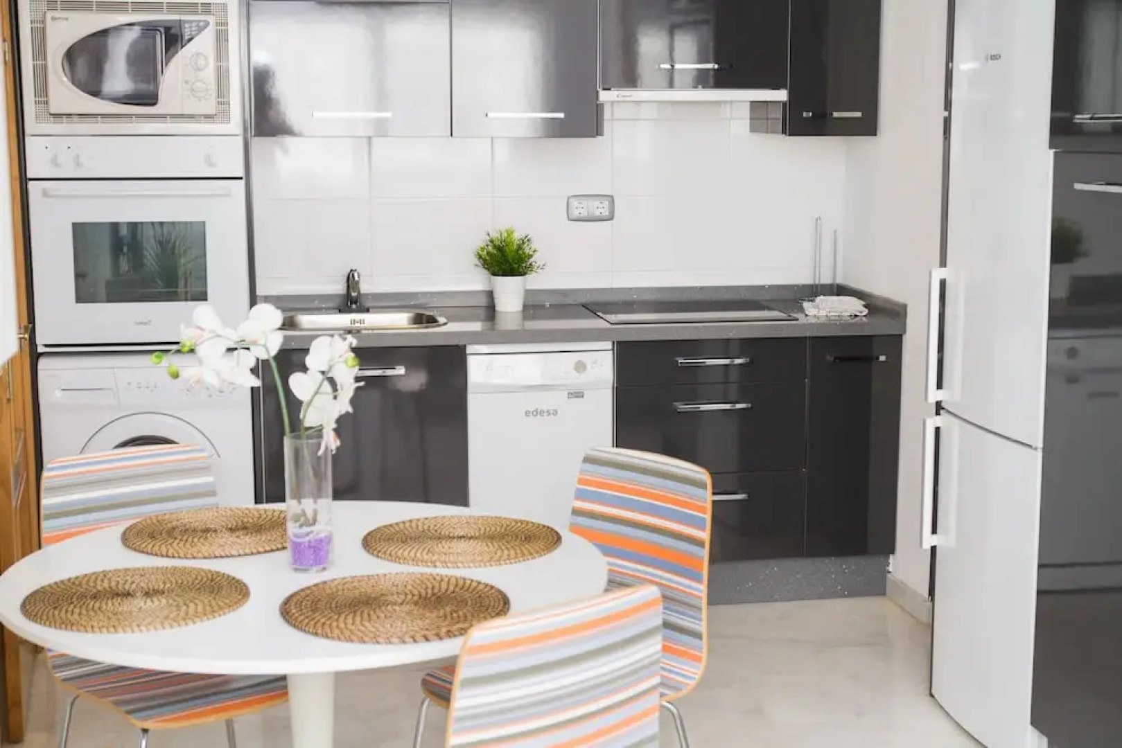 Cool Apartment Carrera de Capuchinos by La Recepcion