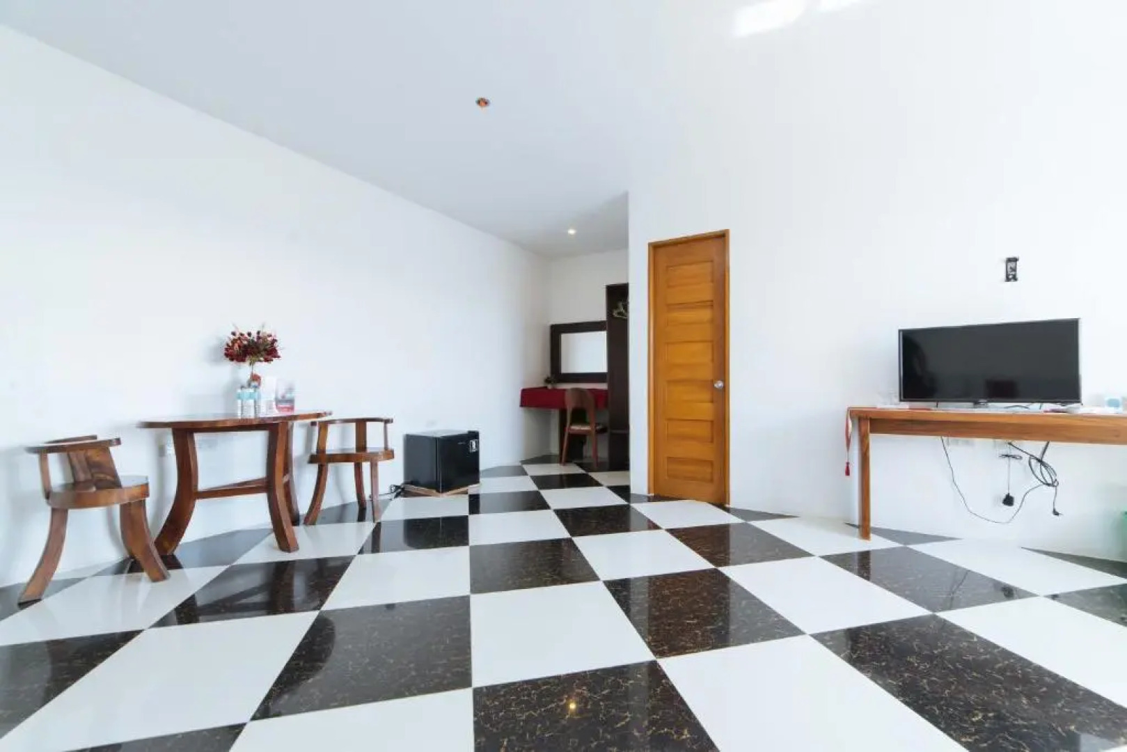 RedDoorz Plus @ San Roque Roxas City