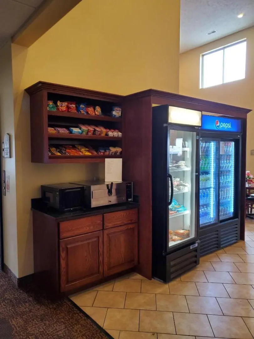 Edgewood Hotel & Suites