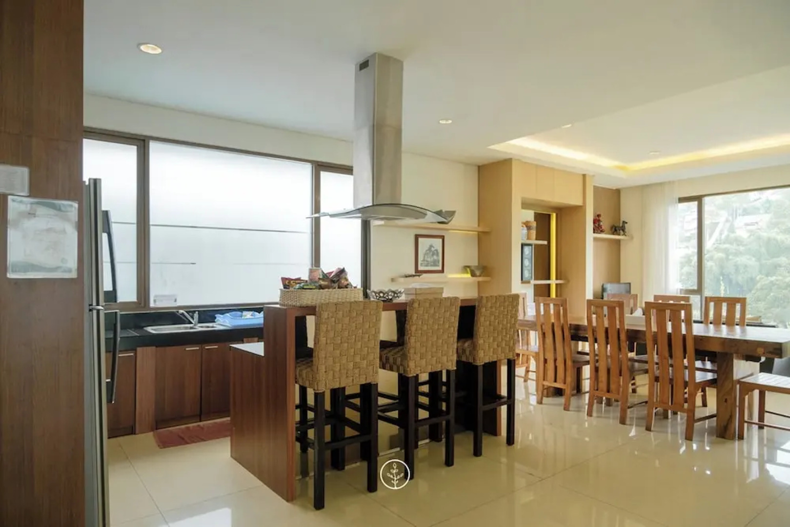 Tulip Hill View 6BR Villa with pool and movie room