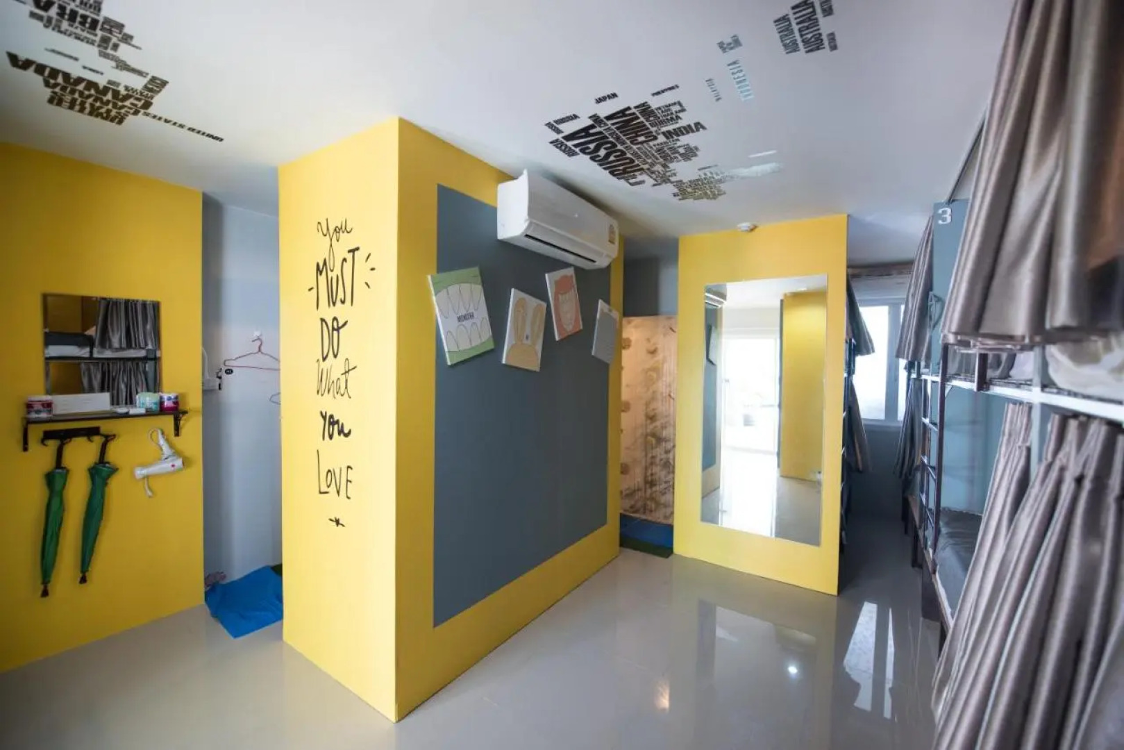 Backpacker Street Airport Place