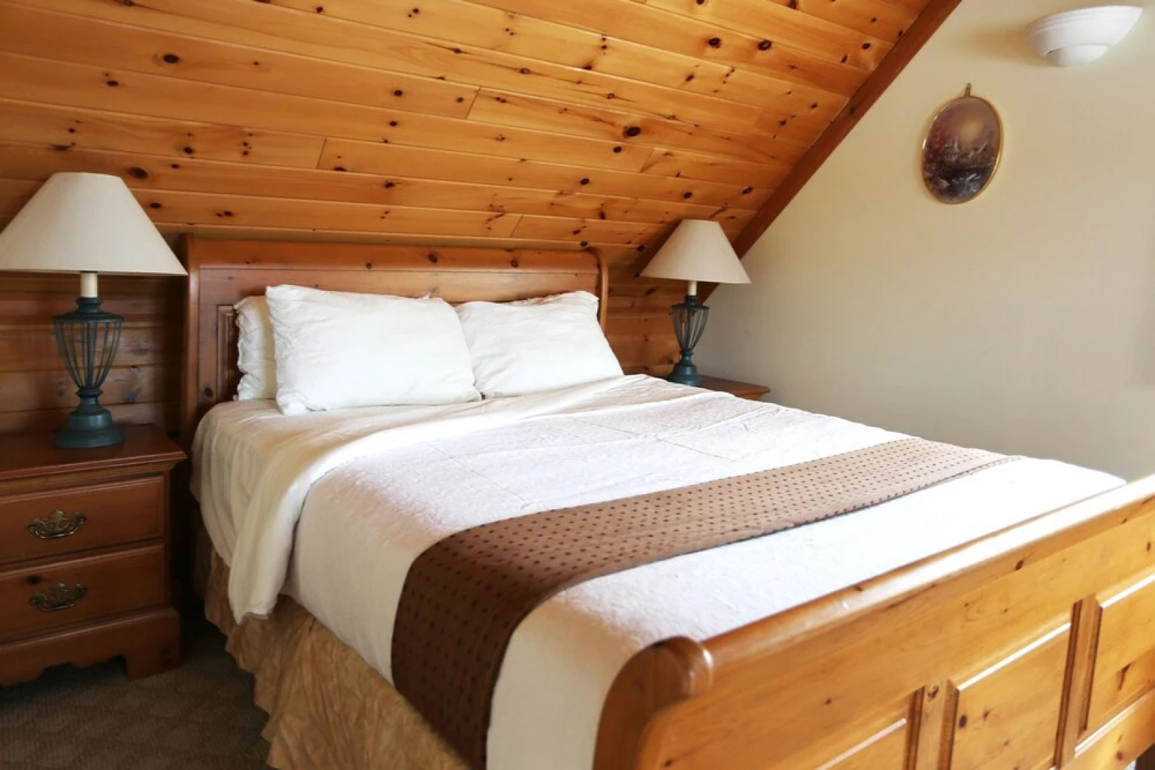 Lakefront Cottage Marina View