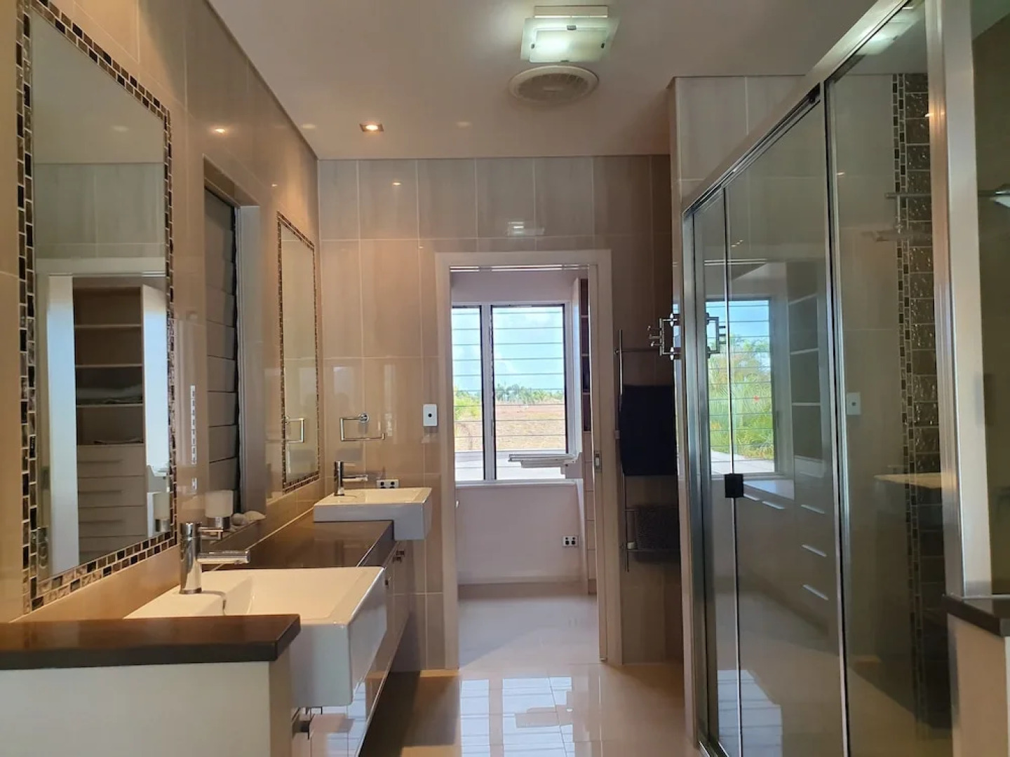 Hinchinbrook Harbour Holiday Apartments