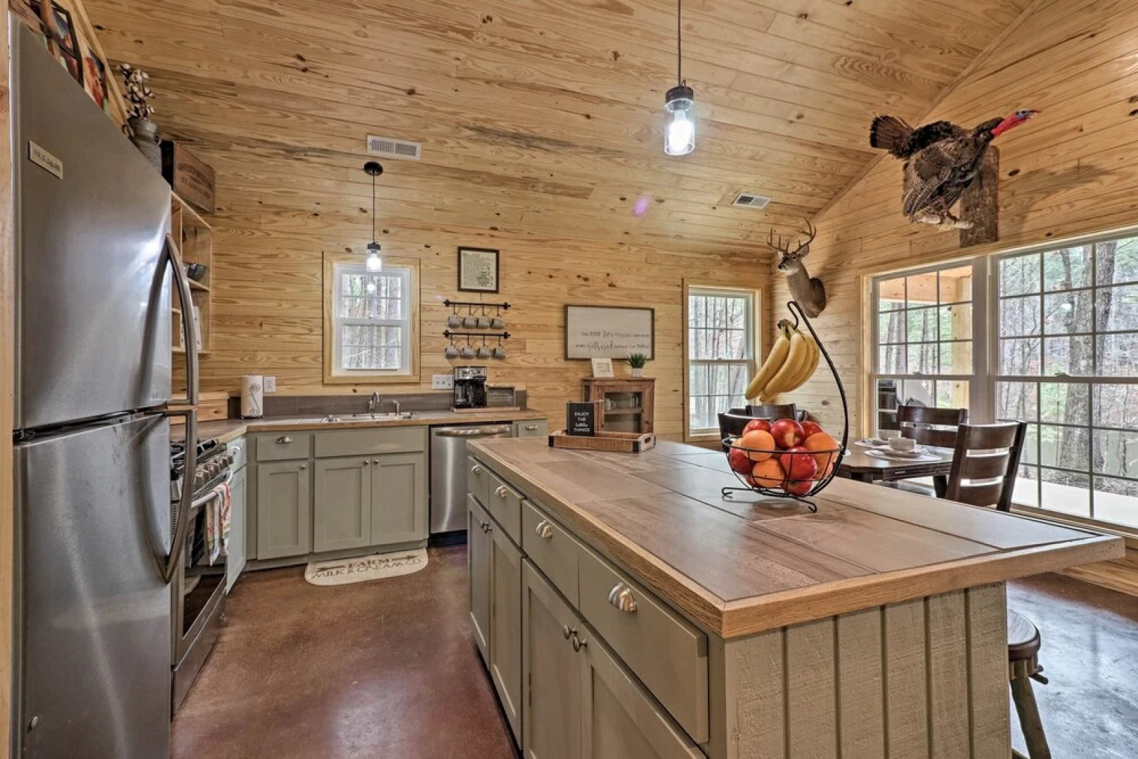 Peaceful Family Cabin on 10 Acres w/ Game Room!