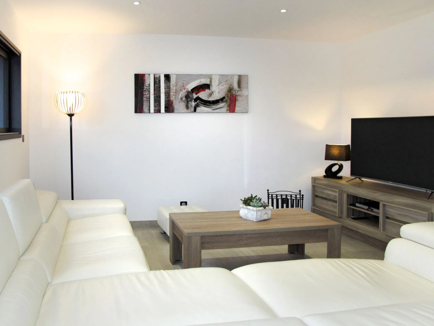 Pirou Beach (PIP402)