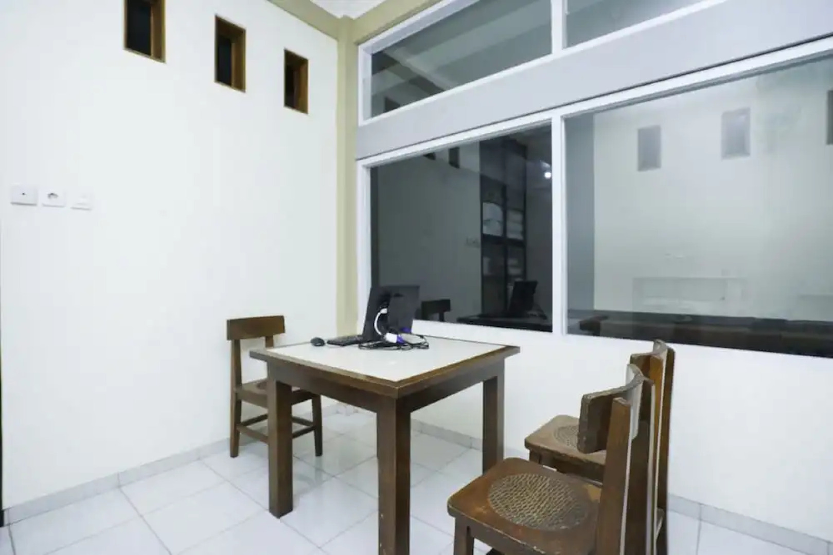 OYO 1642 Penginapan Anggrek Syariah 2