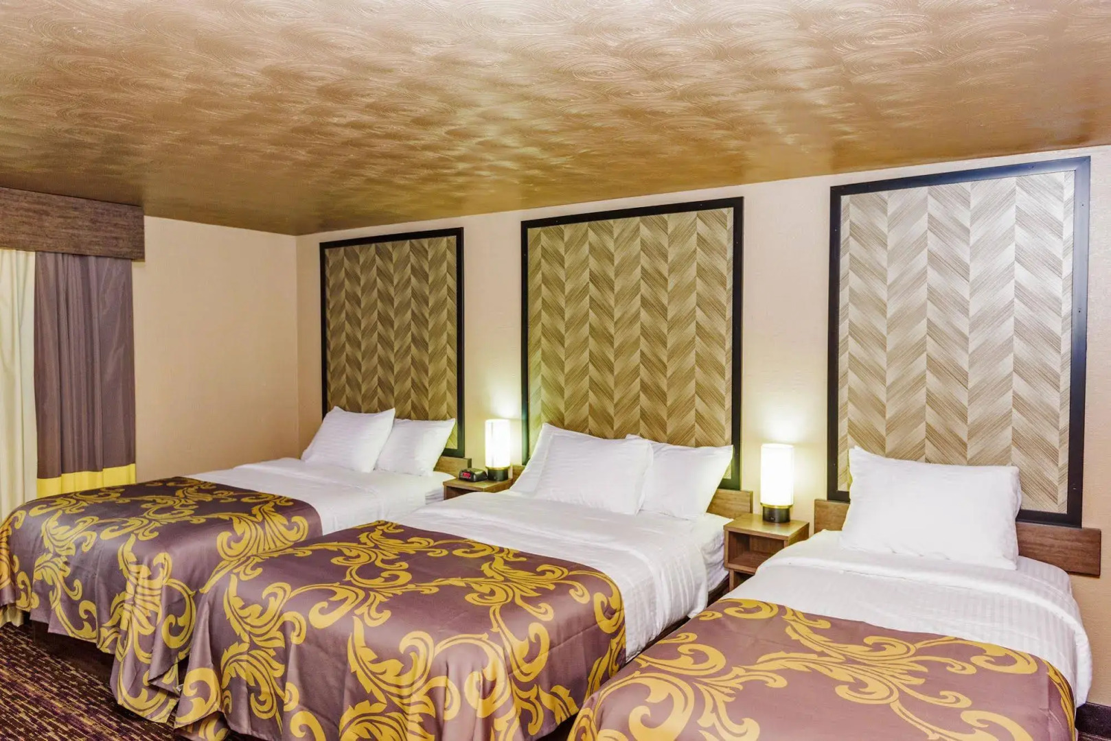 AArya Hotel By Niagara Fashion Outlets