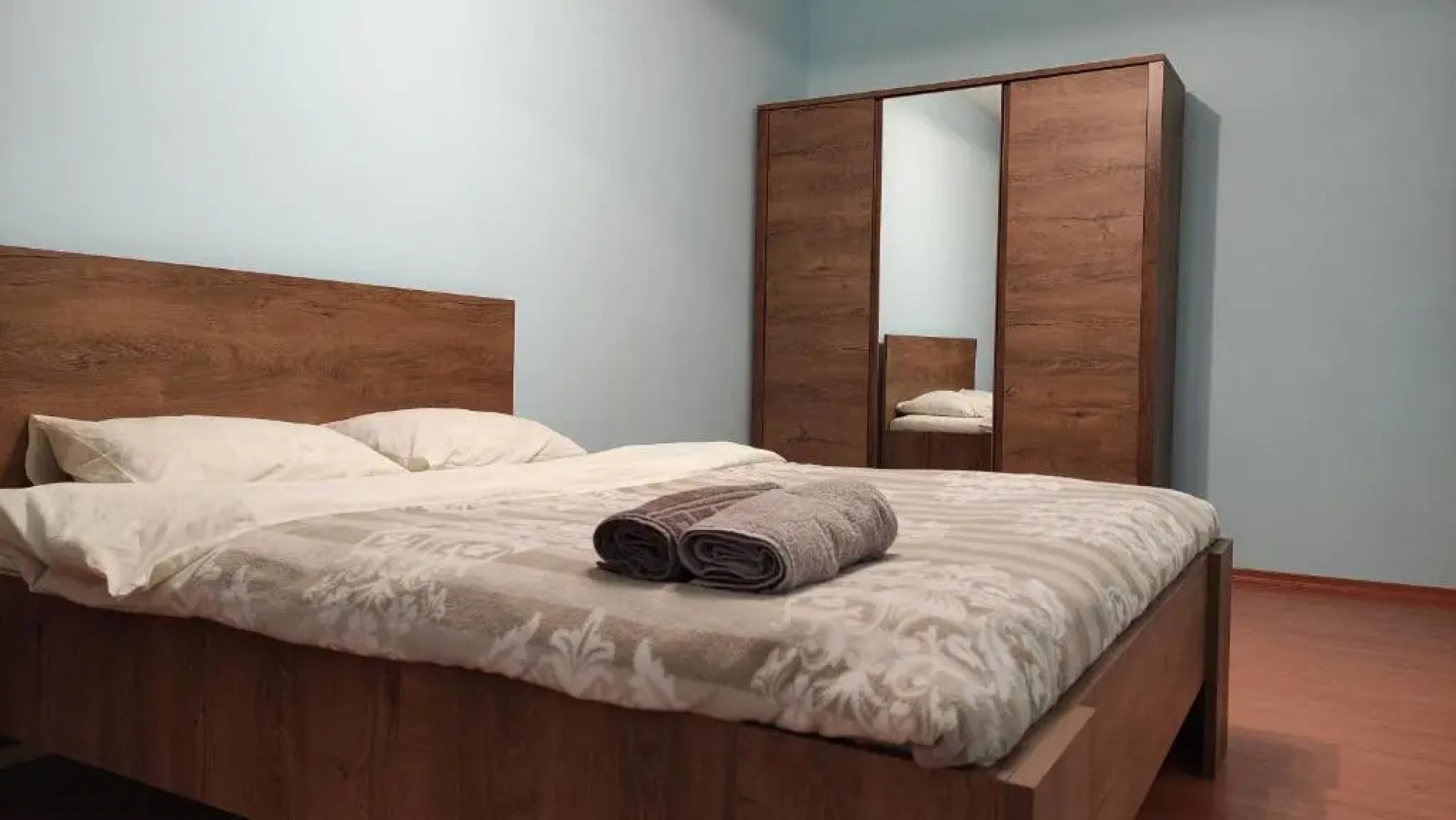 Запорізька 19. City Rooms