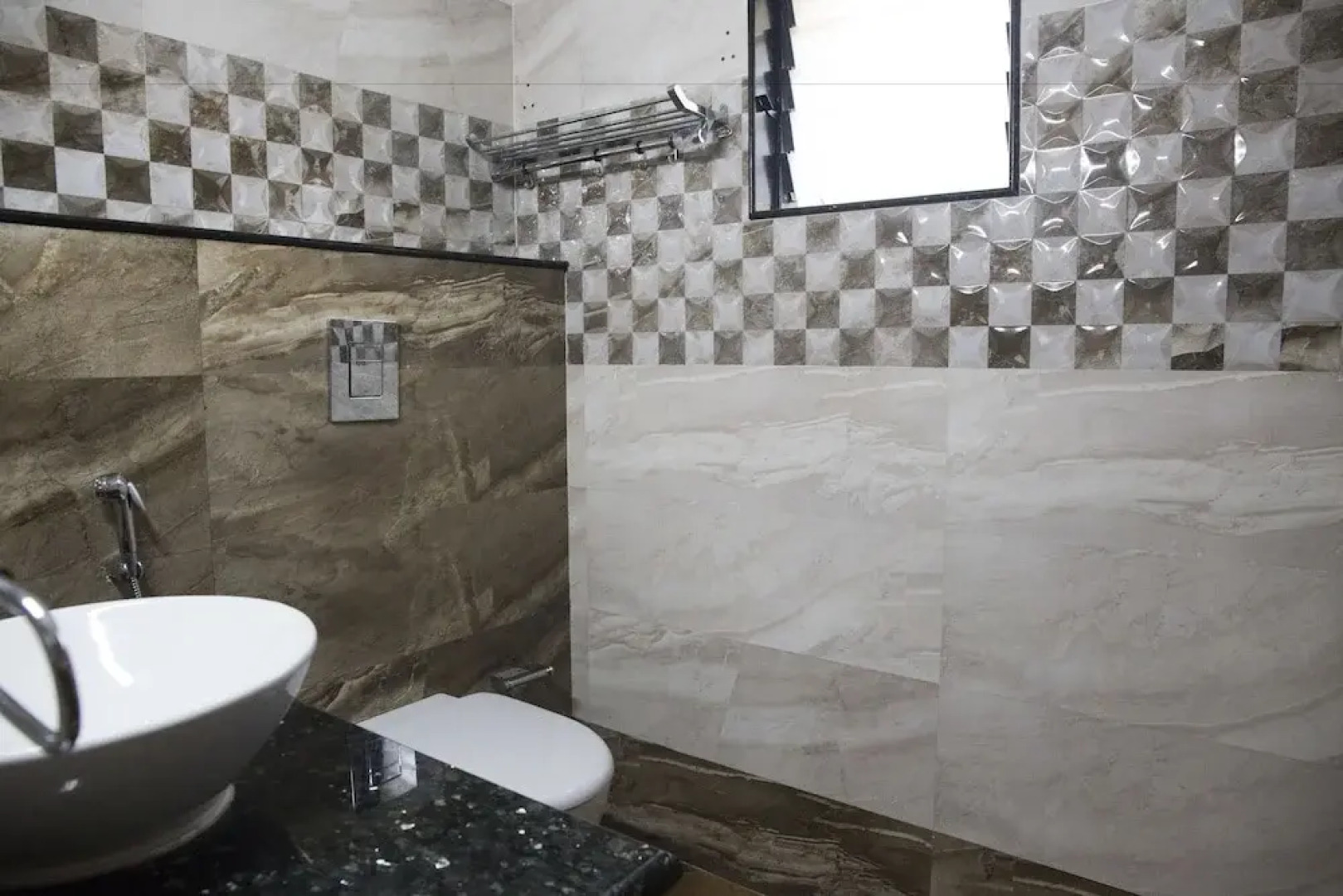 OYO 6680 Hotel Galaxy International