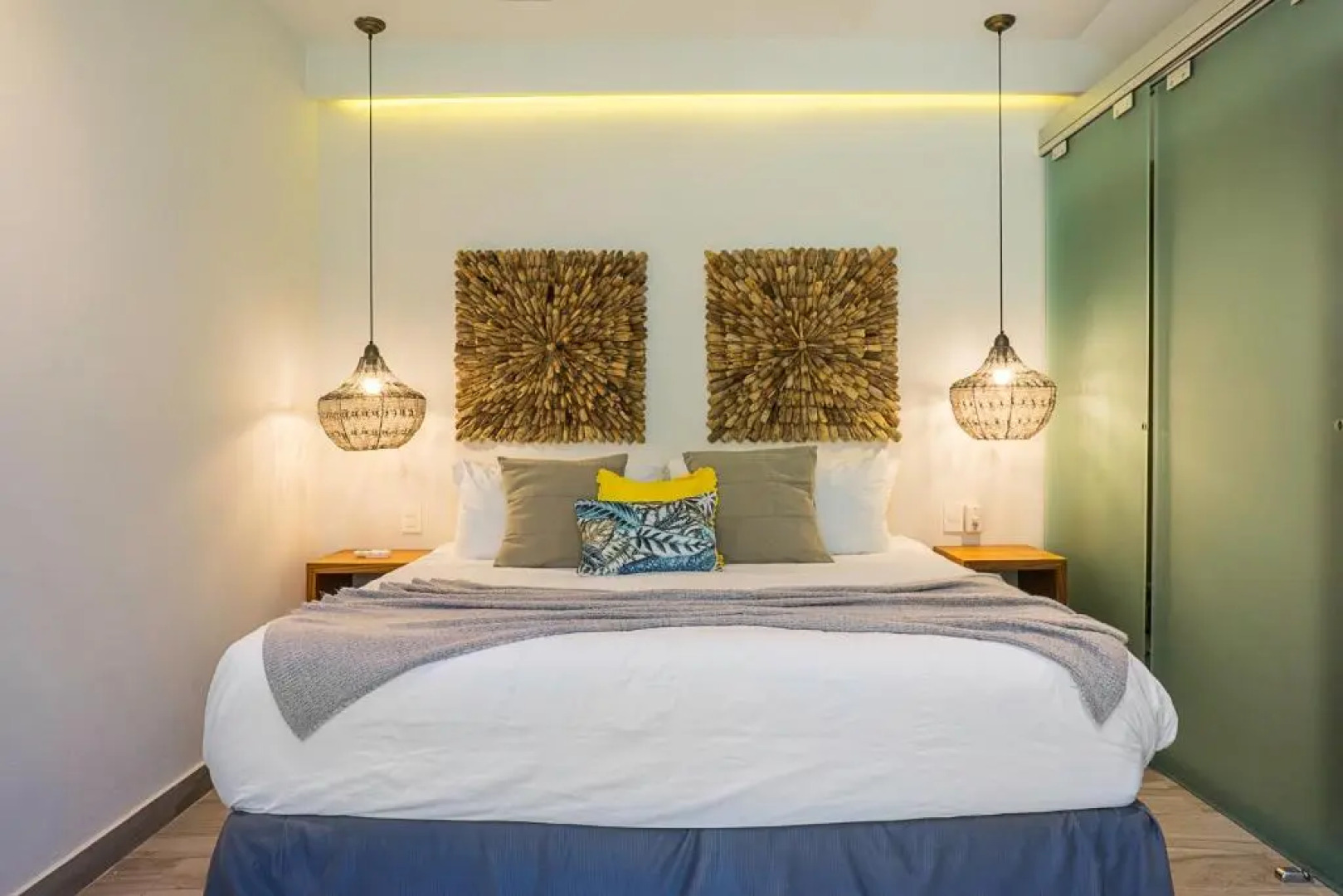 Private Canal Villa 10min to Beach