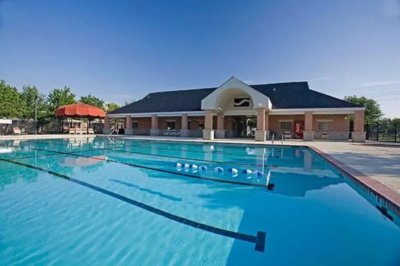 Luxury 4BR 2 5BA Home EV Charger Pool Access