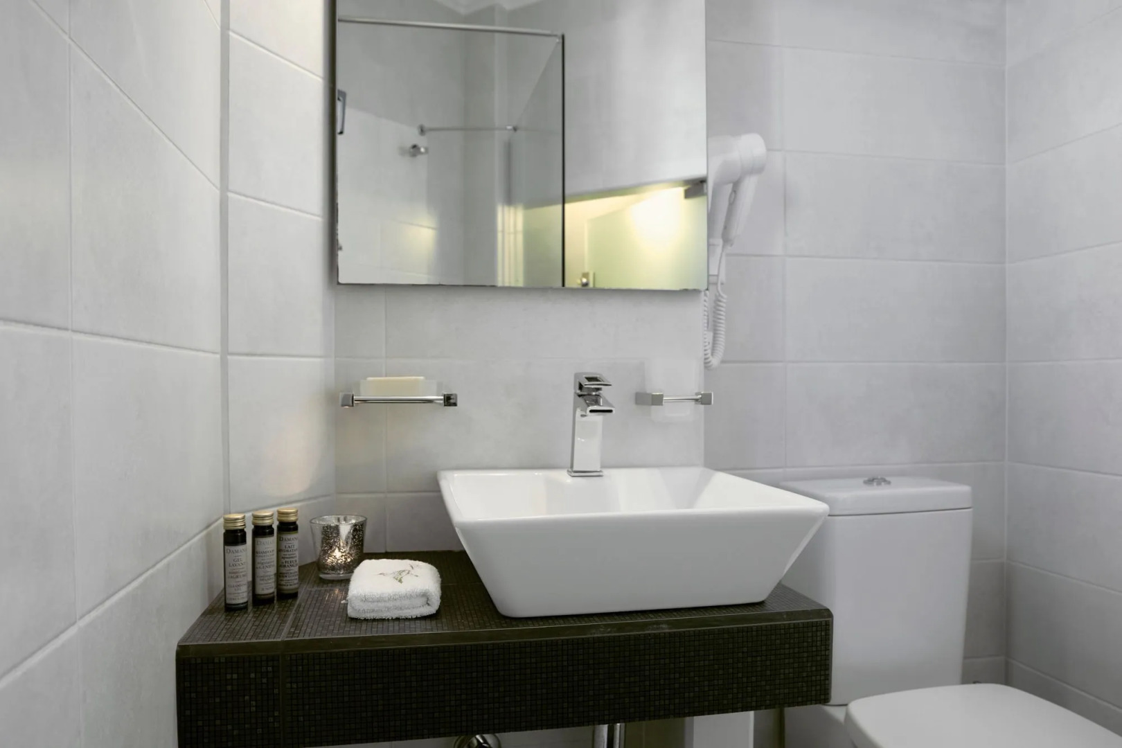 Eleia Seafront Rooms & Villas