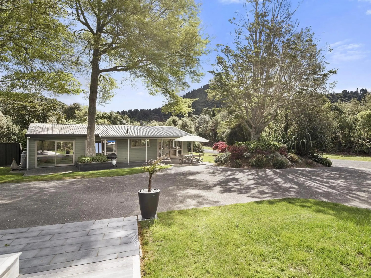 Rainbow Cottage - Lake Tarawera Cottage