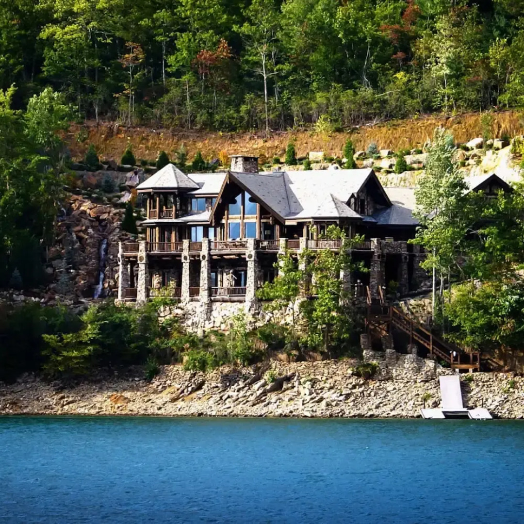 Forge Lake Lodge in Topton