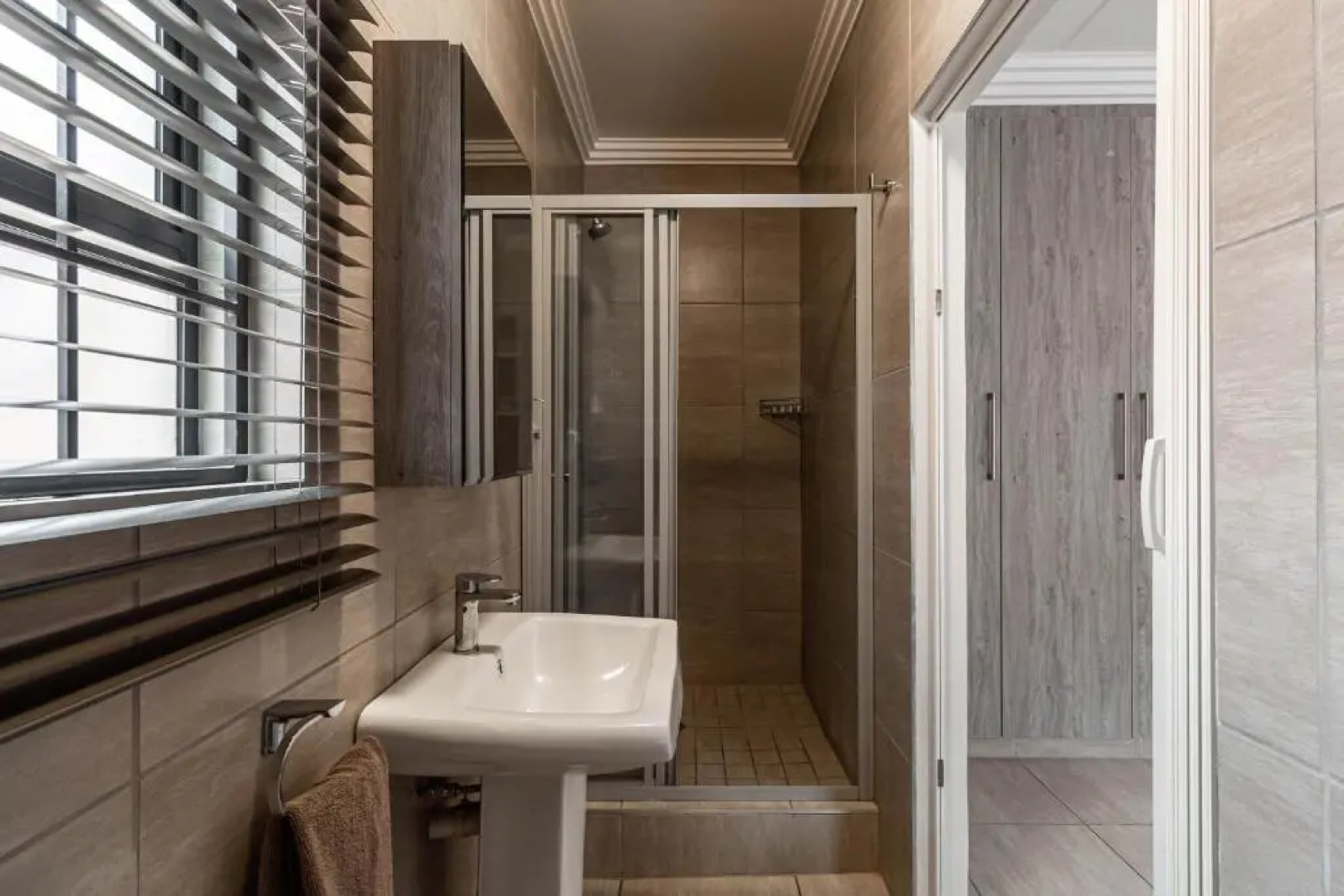 Camelot Guest House & Apartments