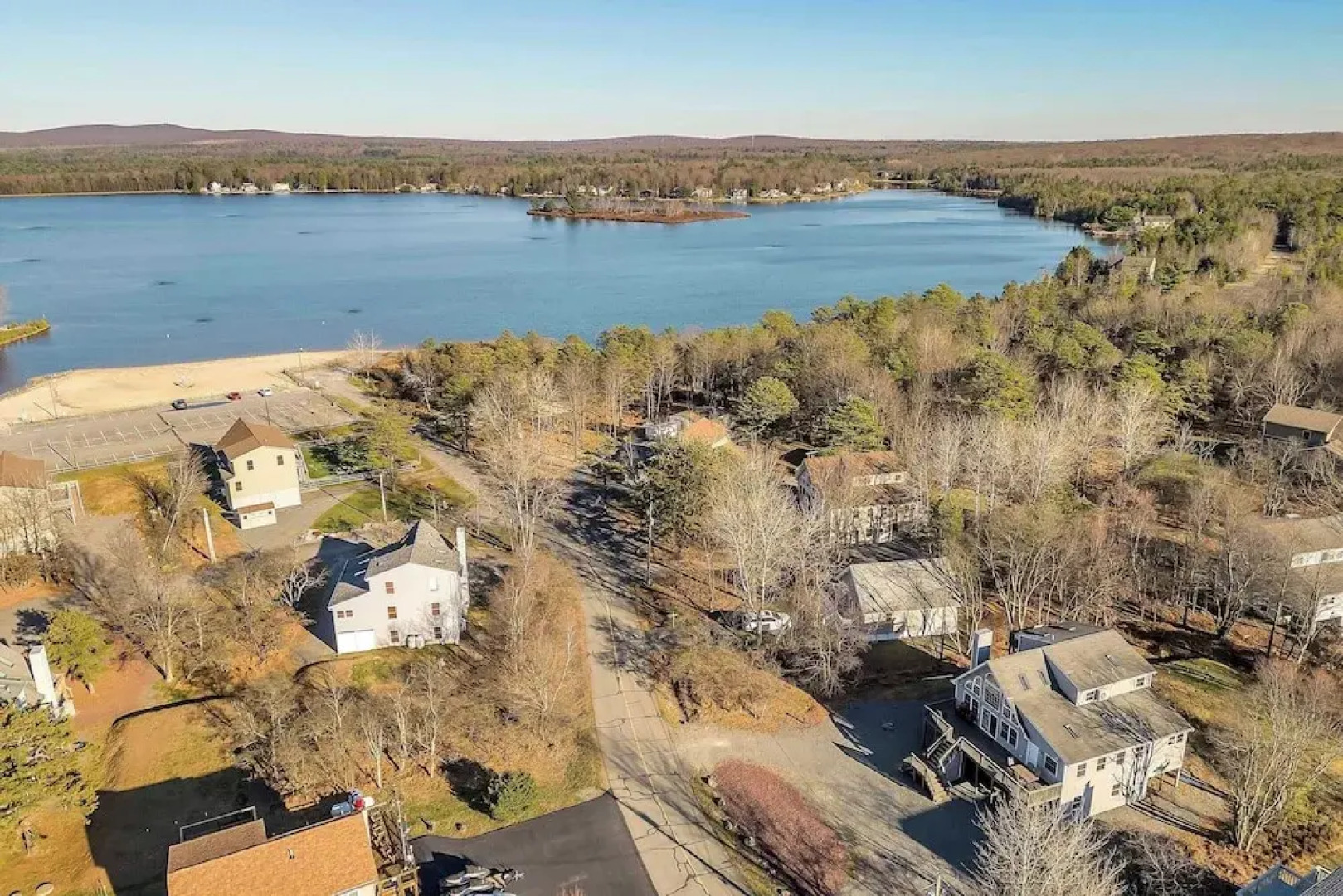 Pocono Pinnacle by Avantstay Steps to the Lake, Game Room, Large Deck