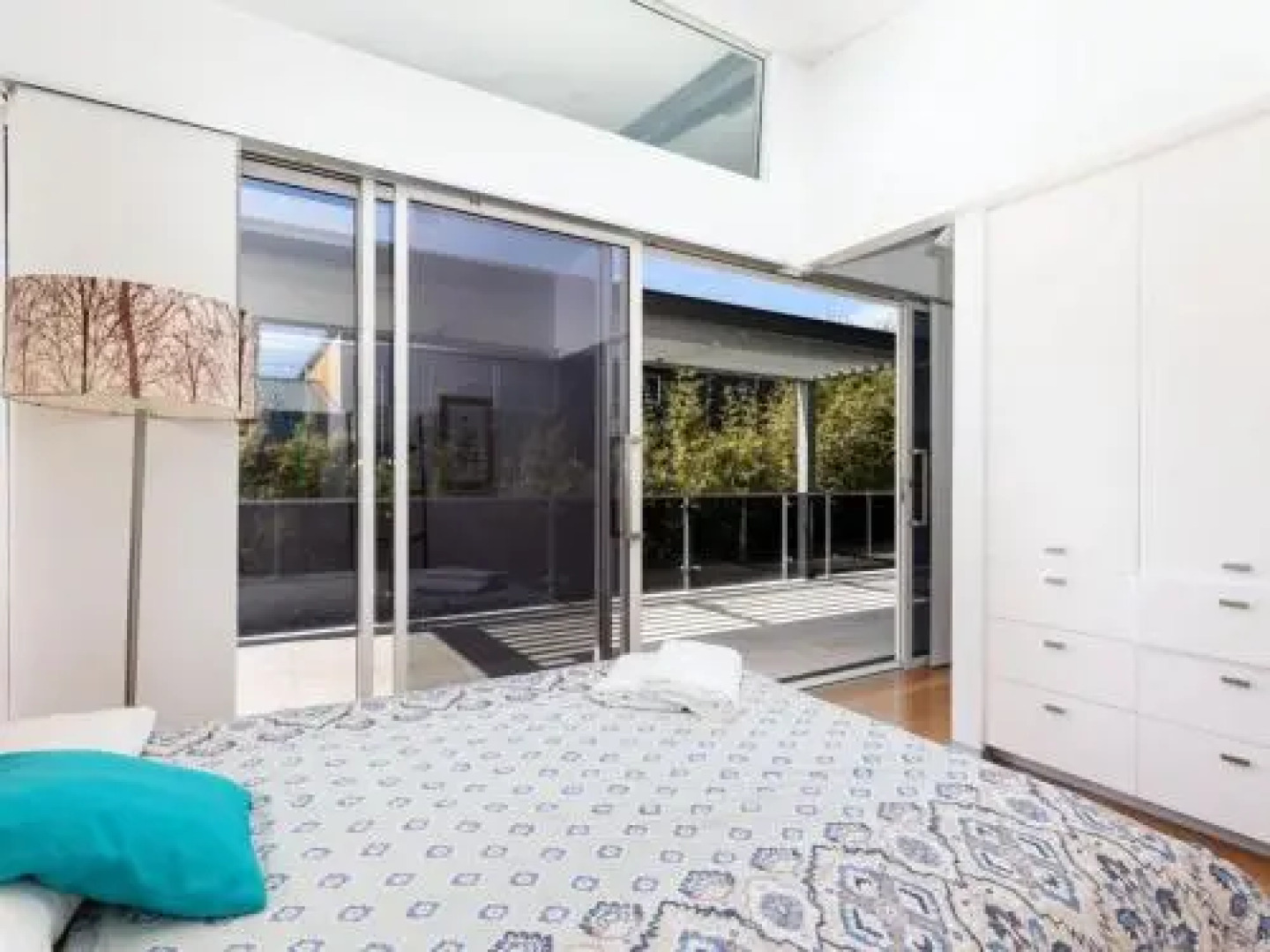 TASMAN DRIVE Gerringong 4pm check out Sundays