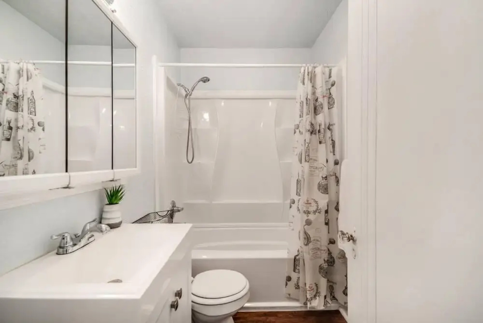 Shiny and Comfortable Oakland House