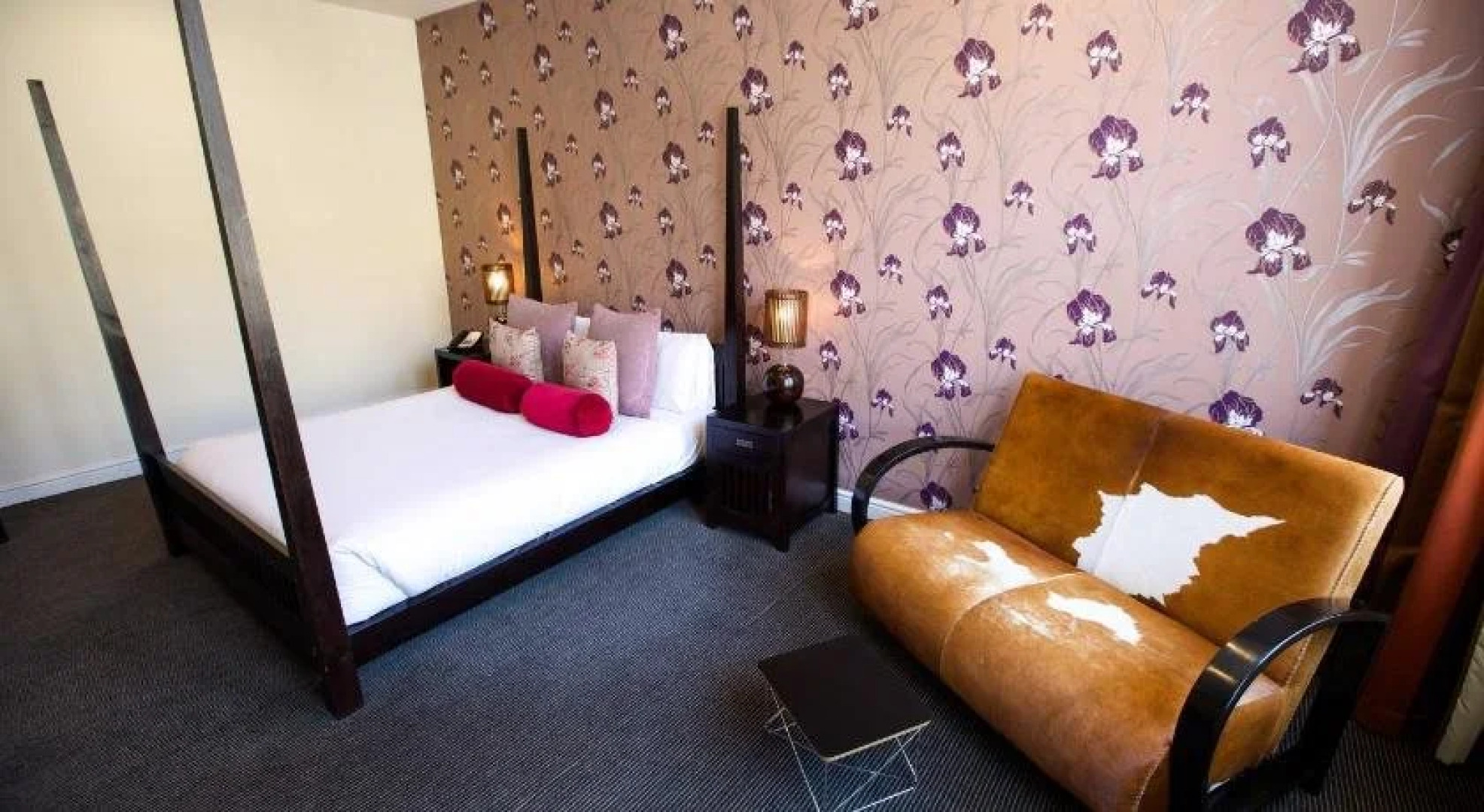 Cinnabar Cafï¿½ Hotel