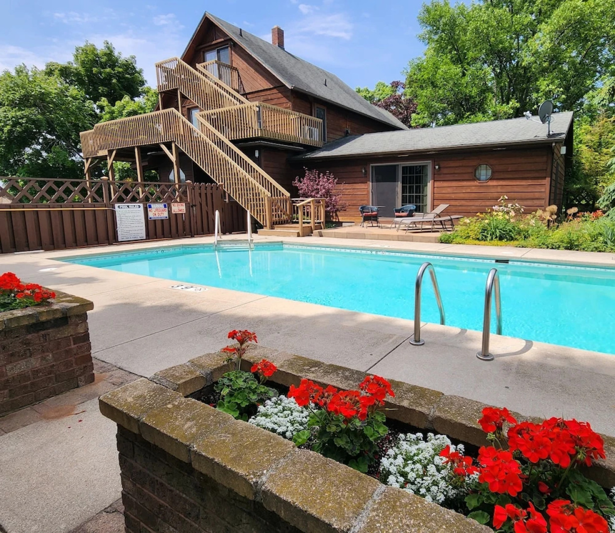 Chanticleer Guest House