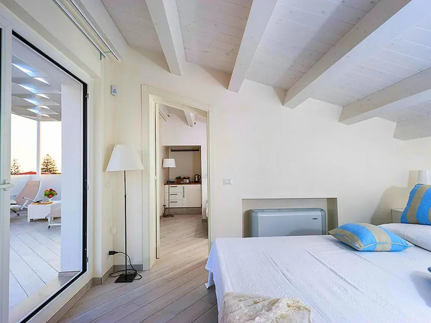 Villa with Private Swimming Pool & Hot Tub near Sea, Modica