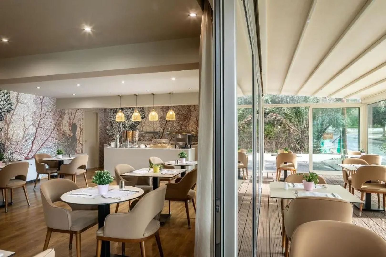 Almond Business Hotel