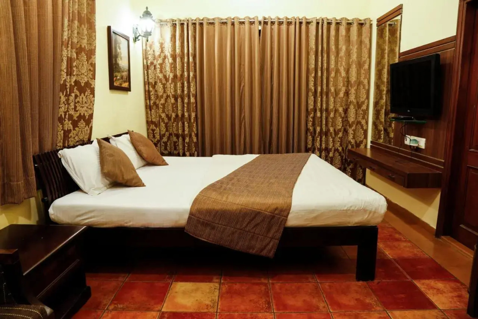 The Colonial Manek Manor