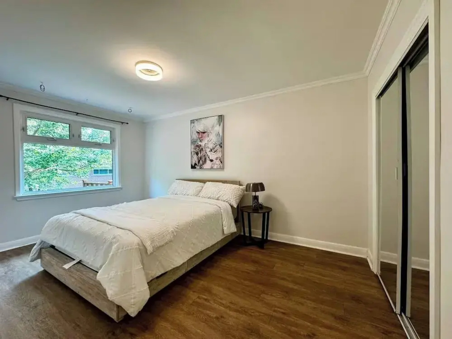 The Cozy Crescent Comforts Stay