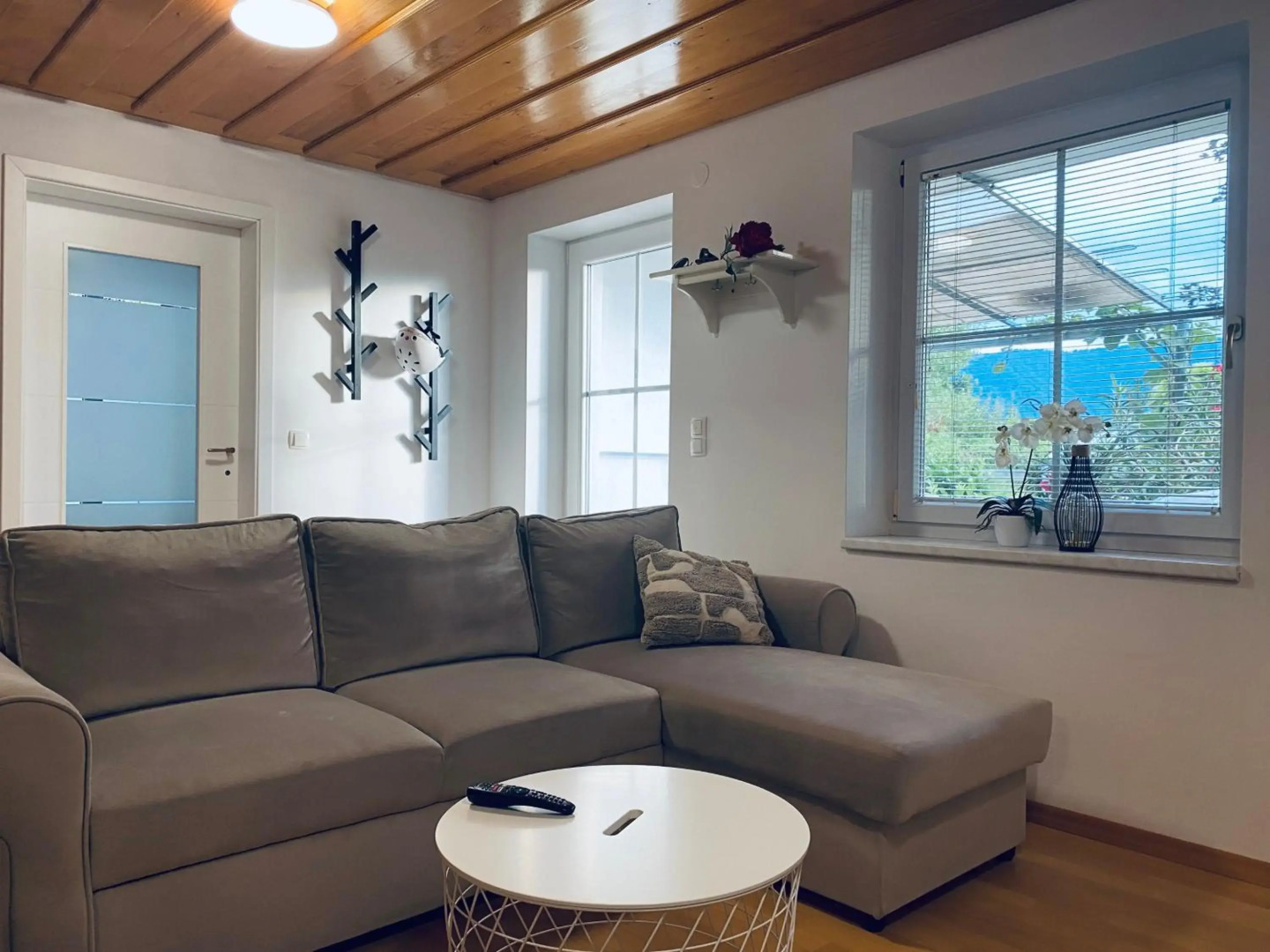 Garden Paradise Bled Apartments - garden, pond and castle view