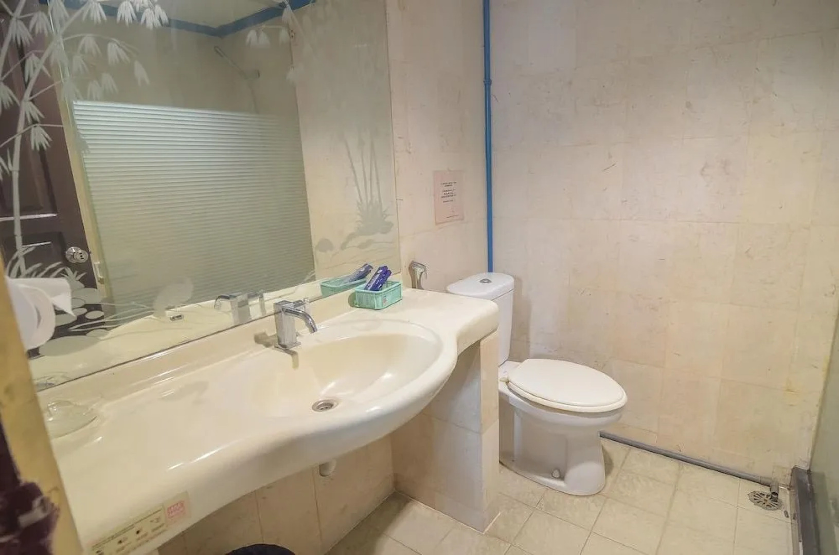 RedDoorz near Tugu Naga Singkawang