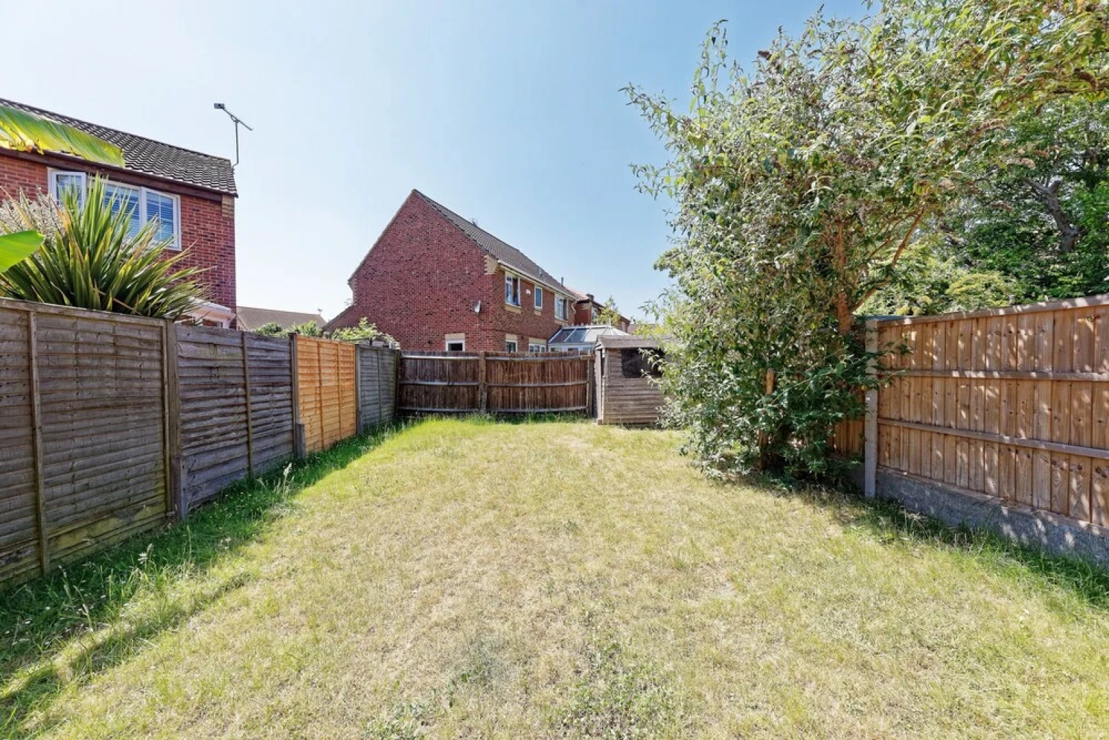 Lovely 2-bed House in Kent - Parking Available