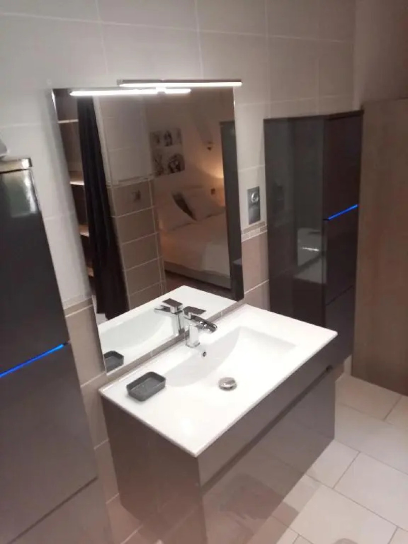 Appartement spacieux 10 mn plage wifi stationnement