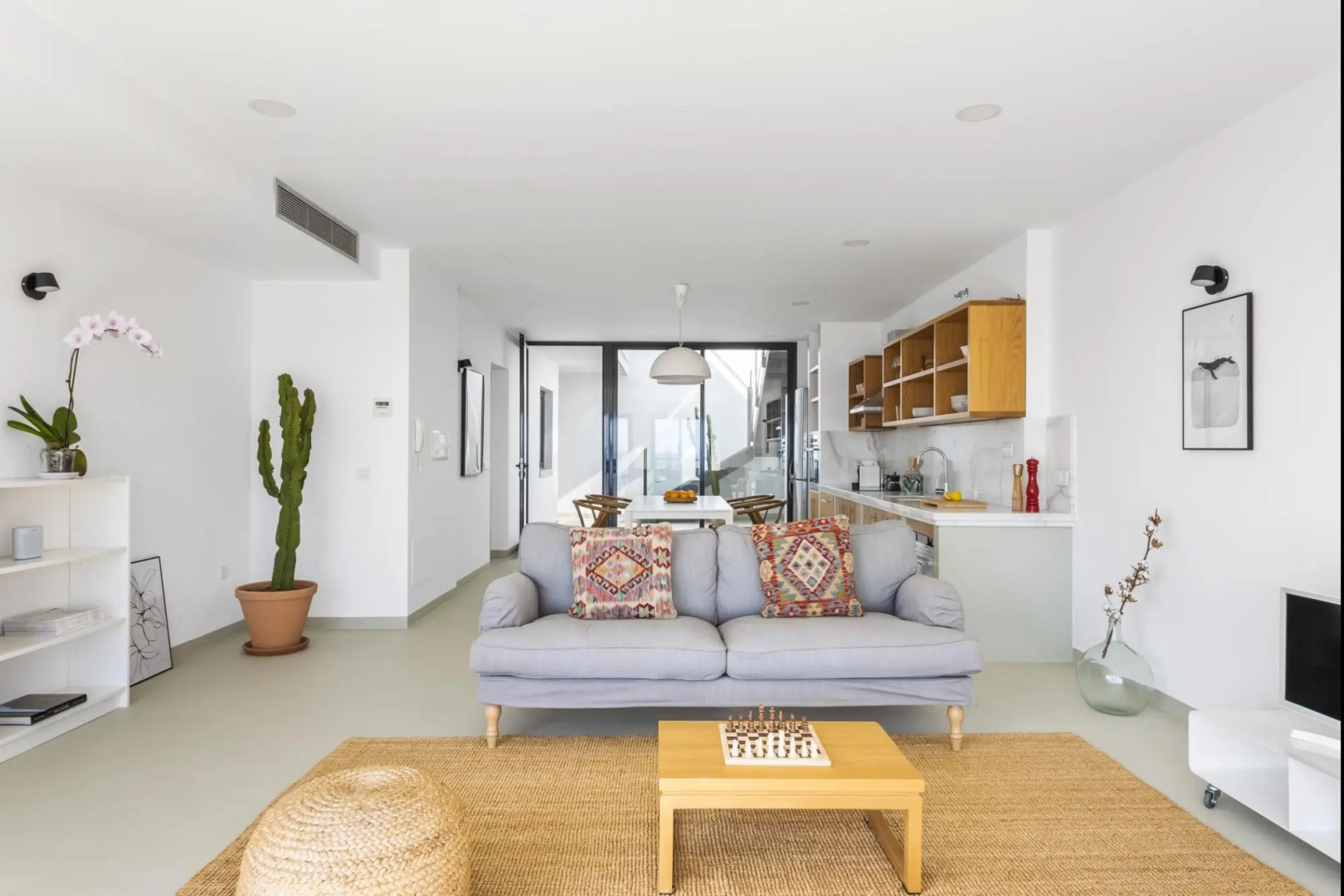 Design house with roof terrace ocean views