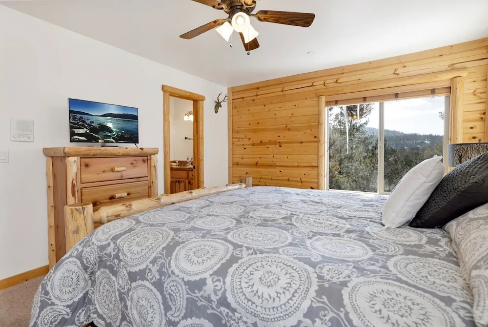 Cozy Lakeview Hideaway #2261