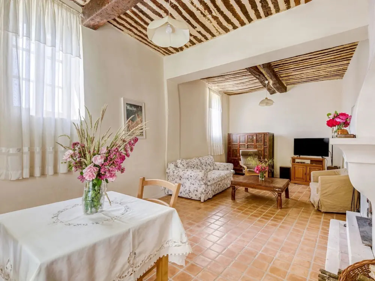 Quaint Holiday Home in Rustrel With Swimming Pool