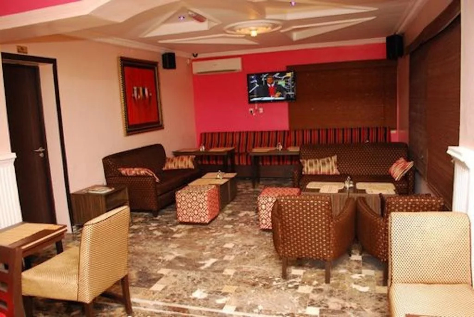 Valley Point Hotel & Suites