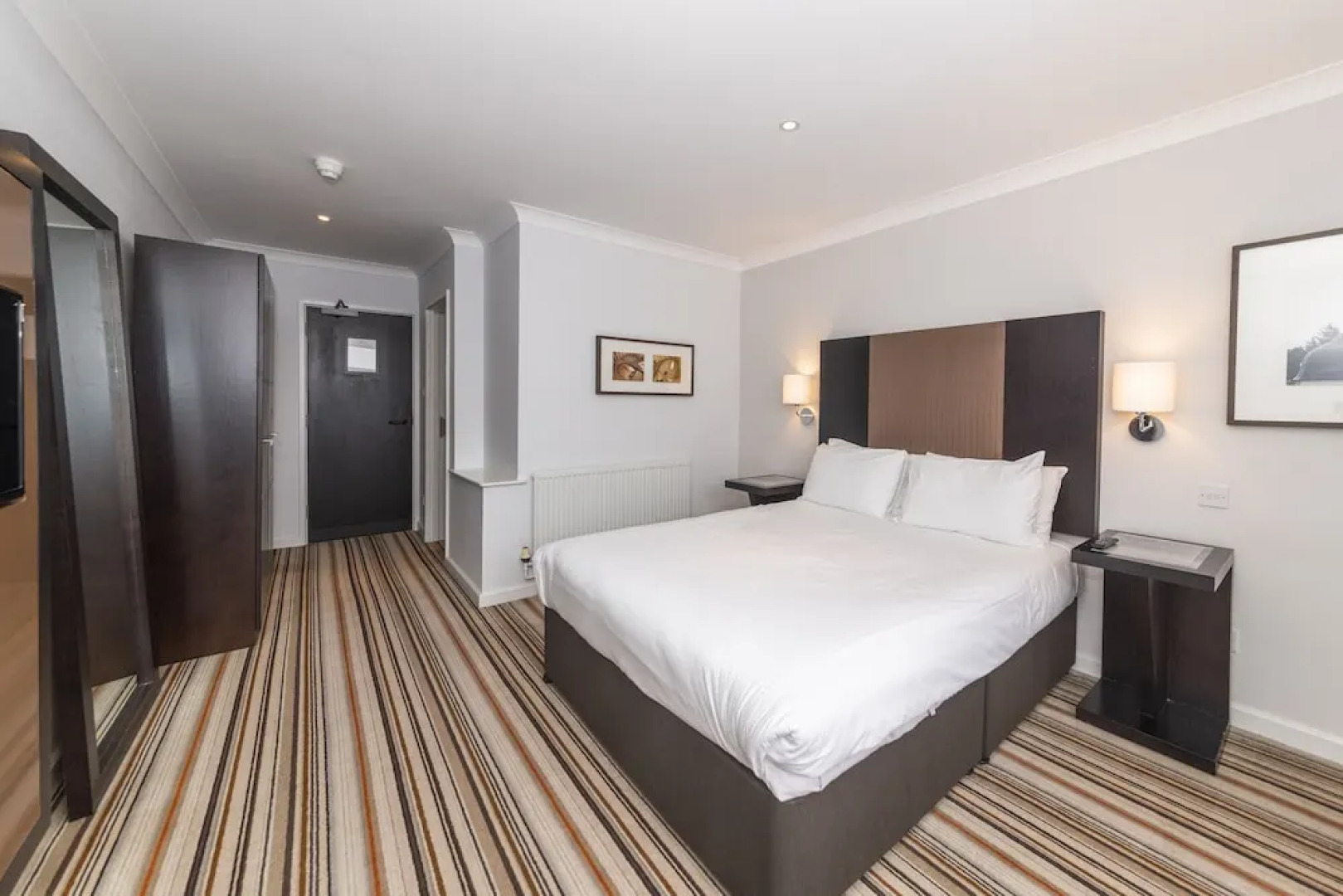 Charming 20-bed Self Contained Dwelling in Hook