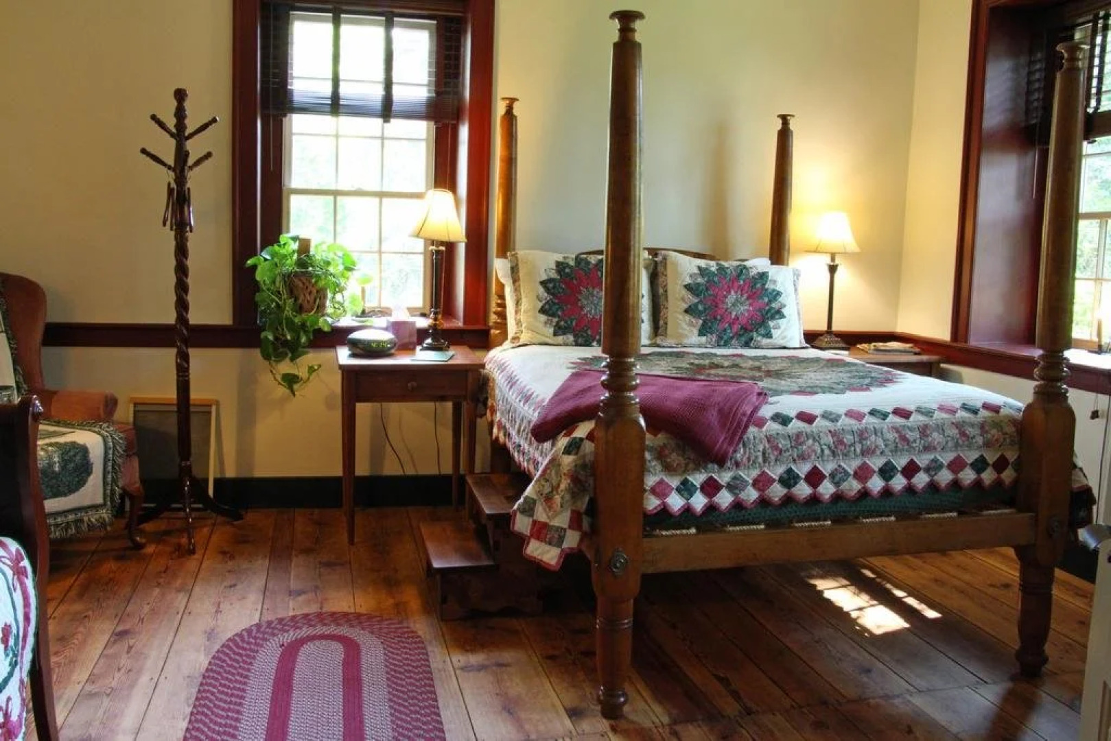 Brownstone Colonial Inn